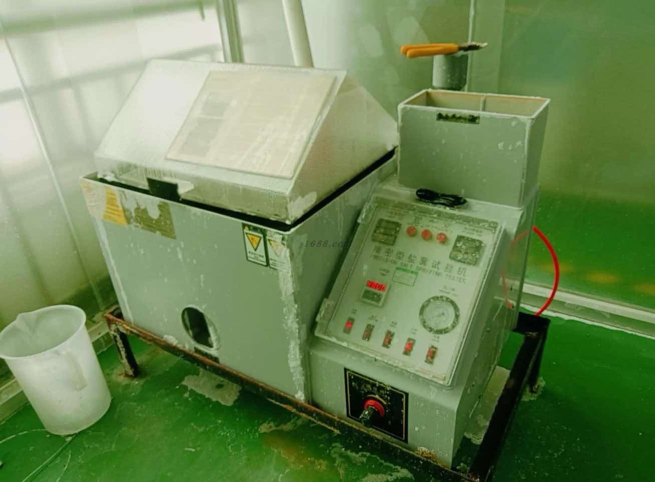Salt-spray test chamber