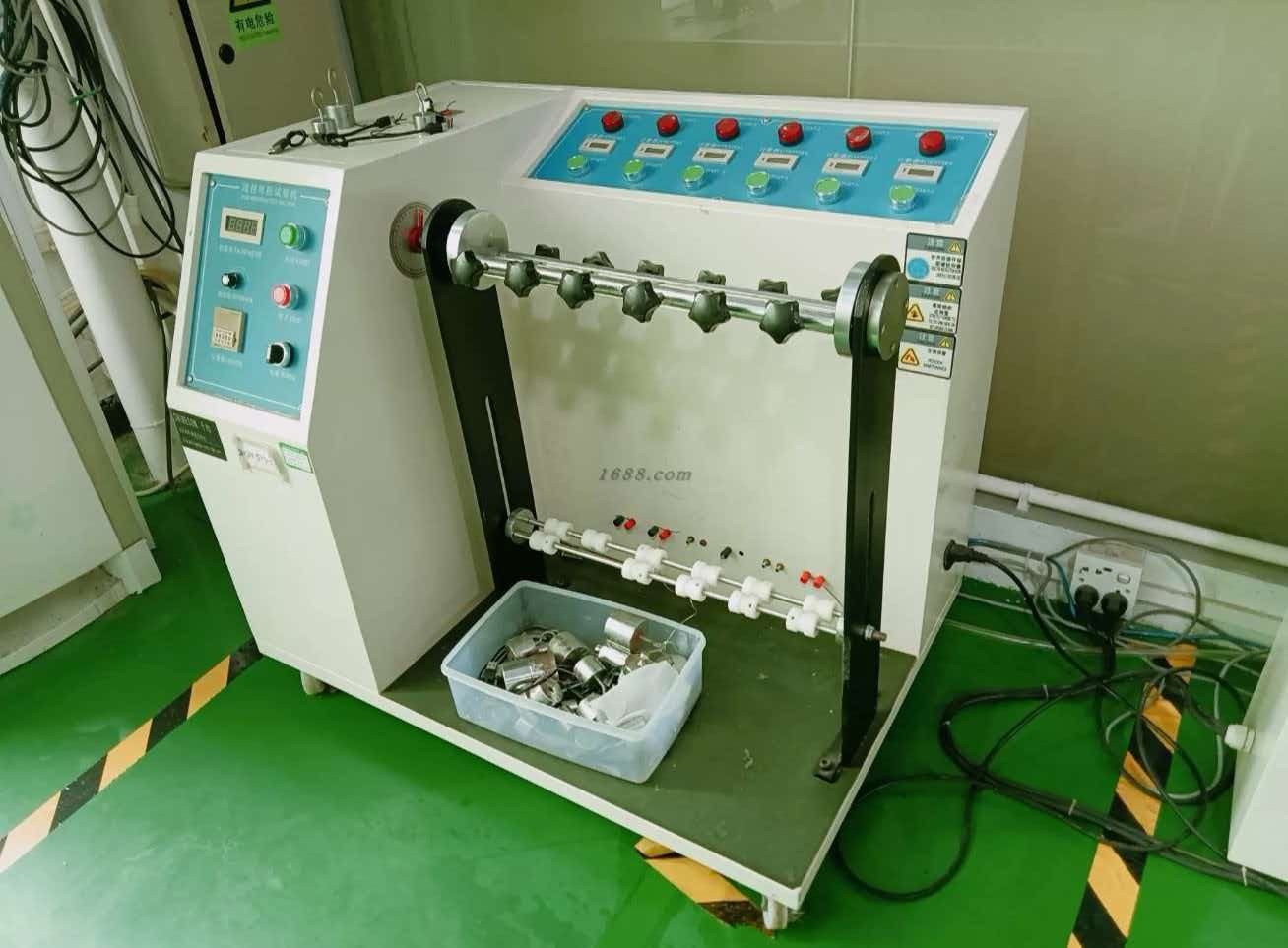 Cable / plug flex tester